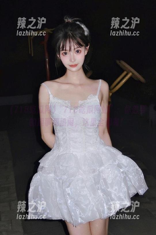 718吃瓜网 “718吃瓜网站”:你想要的趣事和热闹,这里全都有!