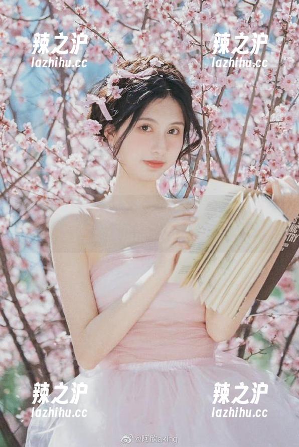 视频里的瓜太甜，zztt11真是个万般风情的吃瓜网站！