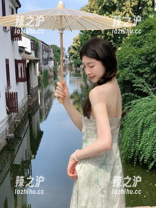 一起吃瓜 感觉生活缺少点料?登录“一起吃瓜”,黑料连连看,让你欲罢不能的超刺激分享。