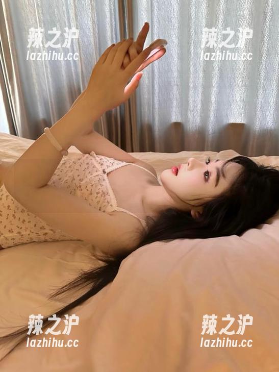 吃瓜网 在线吃瓜网的线路真是蜿蜒曲折,让人忍不住想捏紧手边的瓜