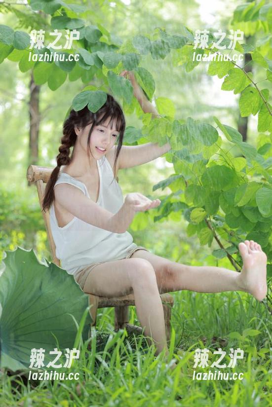 扒哥黑料 投降吧,扒哥黑料又来了!首页上线疯狂下载,瓜友们准备好了吗?