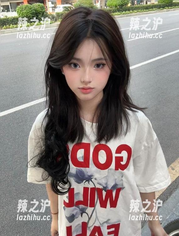 黑料不打烊 黑料不打烊app是个宝,吃瓜在线,周围都是惊呼声,我只在心里咕叨:这瓜真甜!