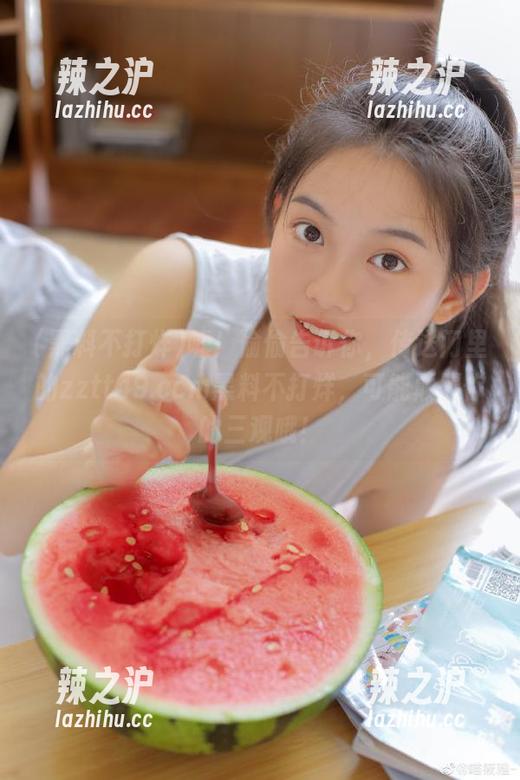 嘘！偷偷告诉你，传送门里的zztt49.ccm黑料不打烊，可能颠覆你的三观哦！