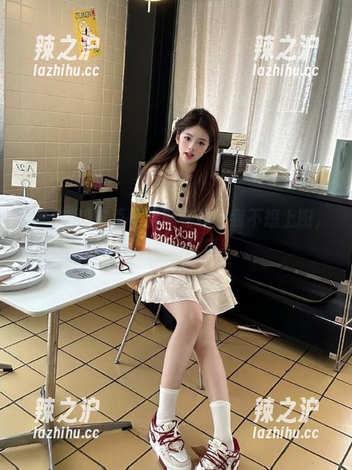黑料网 首页黑料网在线:我不想上班,我想在线吃瓜!