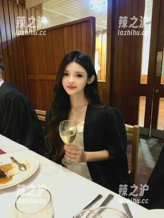 黑料网视频在线：一起来感受表情包背后的悲惨人生！